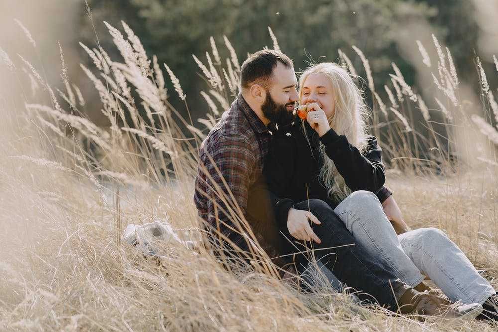 7 Jenis Bahasa Cinta yang Akan Membuatmu Makin Mesra dengan Pasangan